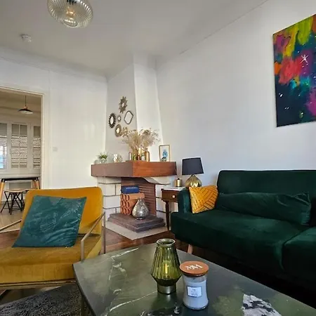 Porte Rouge Apartment