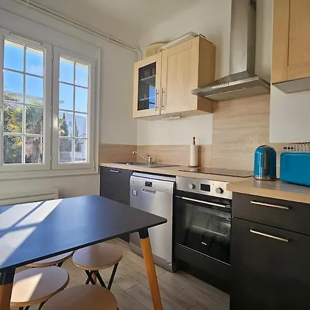 Porte Rouge Apartment