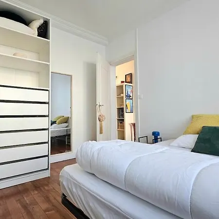 Porte Rouge Apartment *