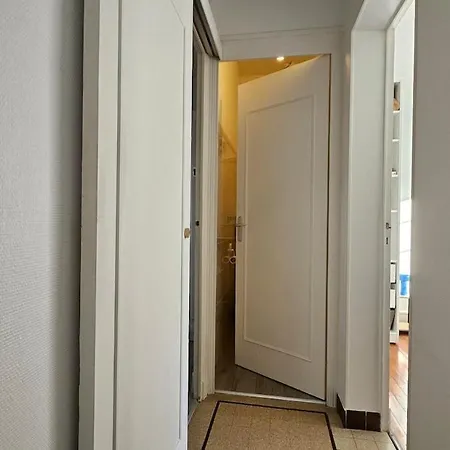 Porte Rouge Apartment *