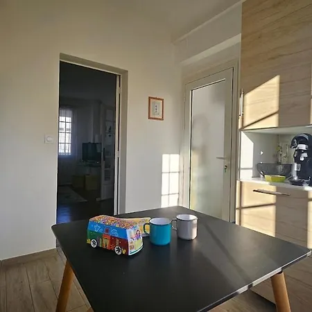 Porte Rouge Apartment *