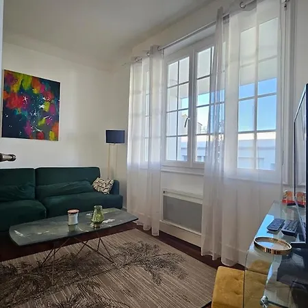 Apartment Porte Rouge
